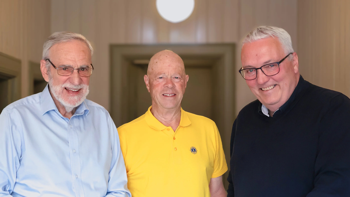 Lions Club Hole gjør gamle benker til nye møteplasser
