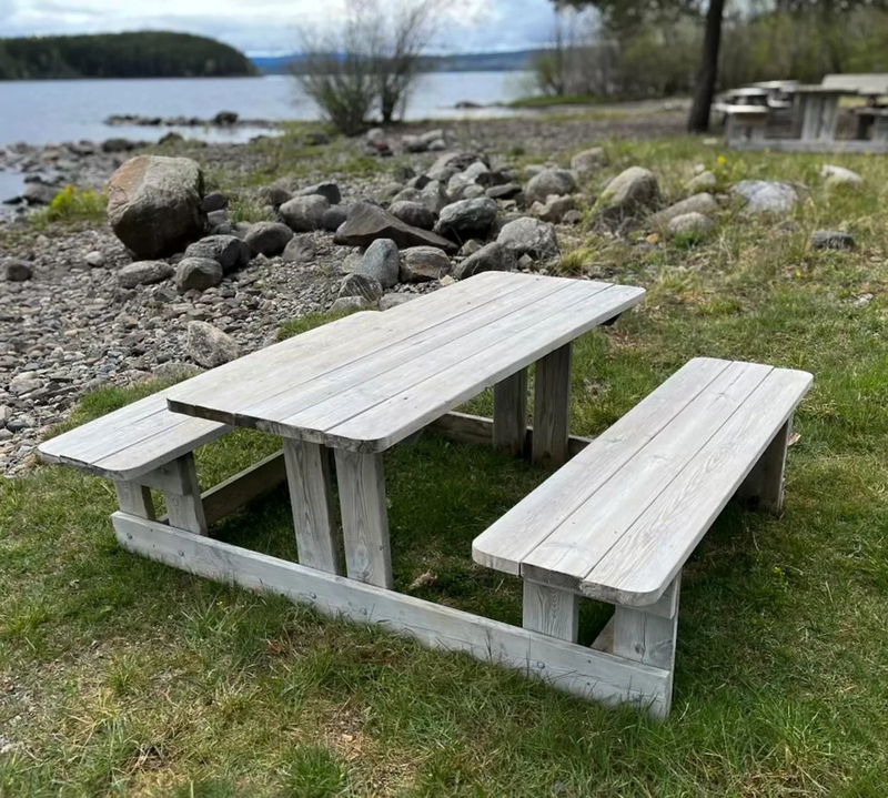 Vasket og beiset benk p&aring; B&oslash;nsnes