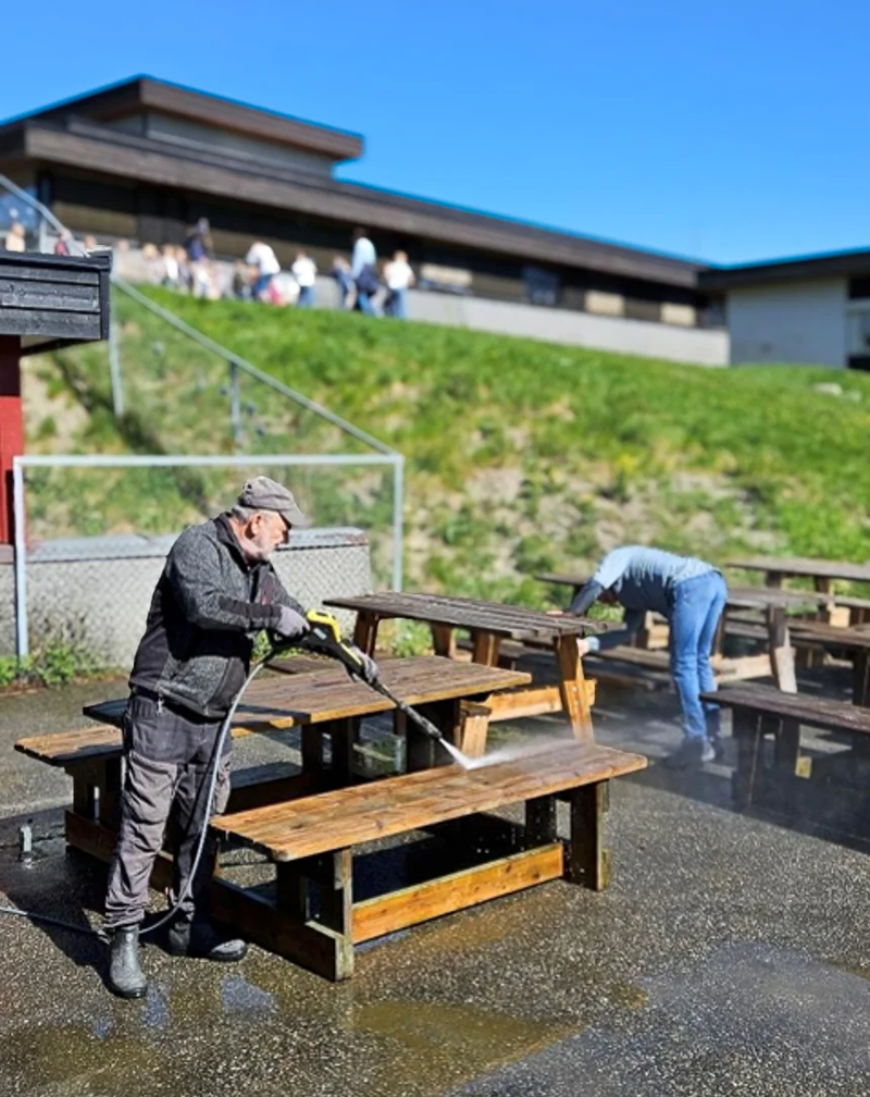 Vik skole har ogs&aring; f&aring;tt oppgradert sine benker